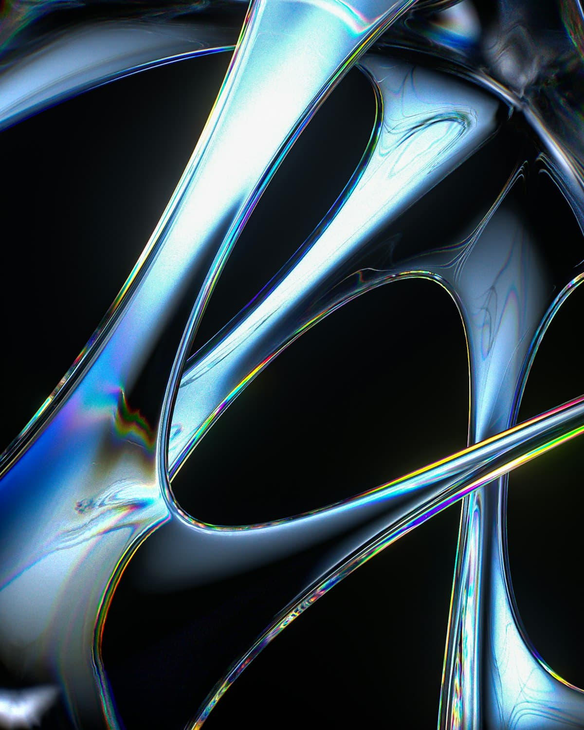 Una estructura de cristal abstracta sobre fondo negro, con reflejos iridiscentes azules en sus curvas.